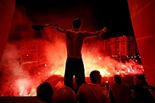 Курзава праздновал победу «ПСЖ» над «Боруссией» с фанатами, которых не пустили на стадион