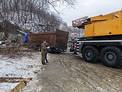 Водитель грузовика оставил без отопления 7 тысяч приморцев