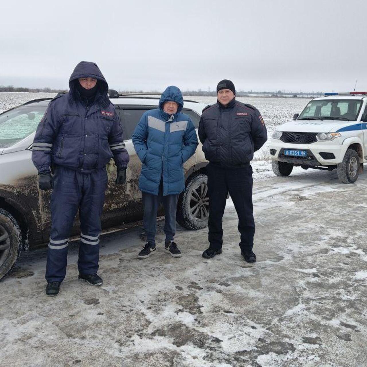 В Херсонской области автомобилисту из Севастополя полицейские помогли  вызволить машину из кювета - Рамблер/авто