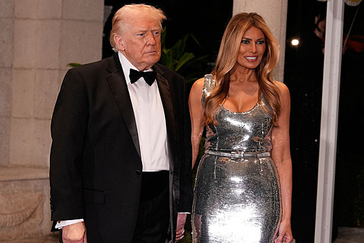 Семейный бизнес Трампа отложил выпуск золотого смартфона за 499 долларов