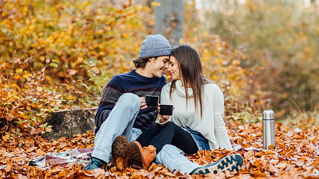 Три знака зодиака, которым повезет в любви в октябре