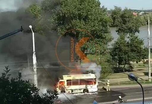 В Краснодара утром сгорел пассажирский автобус