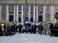 Как УАЗ попал в сериал о Папе Римском?