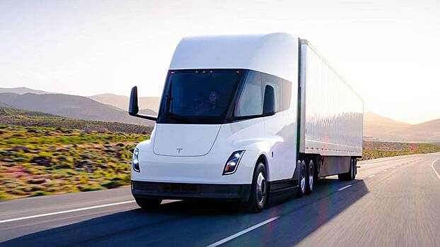 У Tesla снова сгорела машина — грузовик Semi