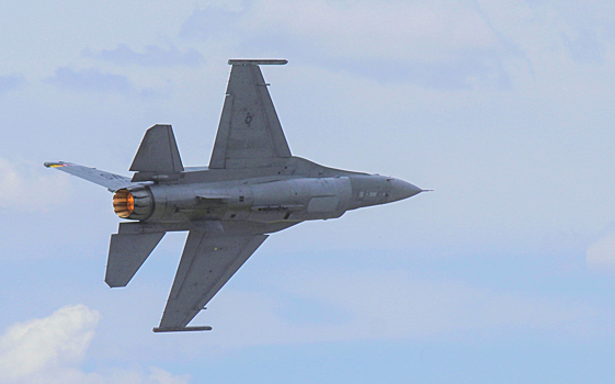 У западного побережья Южной Кореи потерпел крушение истребитель F-16