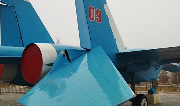В Волгограде вандалы повредили самолет Су-27 в парке Героев-летчиков