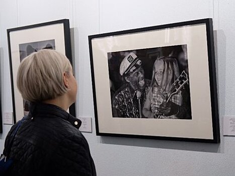 В Радищевском музее экспонируются фотографии звёзд российской и мировой эстрады