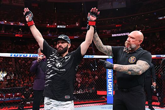 Азамат Мурзаканов, последний бой, нокаут, следующий соперник, рекорд в UFC, карьера, рейтинг полутяжёлого веса, чемпион UFC