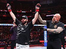 Азамат Мурзаканов, последний бой, нокаут, следующий соперник, рекорд в UFC, карьера, рейтинг полутяжёлого веса, чемпион UFC