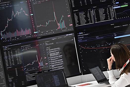 Экономист раскрыл влияние падения нефтяных цен на рубль