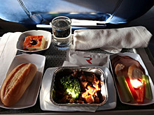 Россияне рассказали, какую еду берут в самолёт