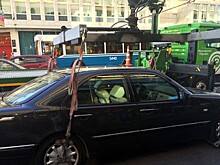 Из центра Москвы начали эвакуировать автомобили без номеров