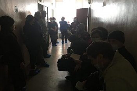 Курганцы пожаловались на очереди в поликлинике по Карельцева