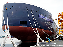 Российский флот пополнился уникальным танкером ледового класса