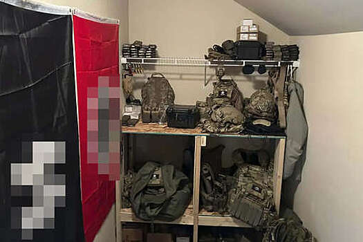 AP: сотрудники ФБР обнаружили тайник с нацистской символикой в Вашингтоне