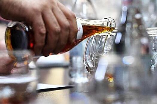 Россиянам назвали способы отличить легальный алкоголь от контрафакта