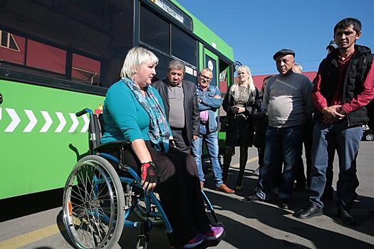 Водителей и кондукторов в Красноярске учат работать с инвалидами