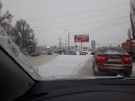 В Энгельсе автоледи устроила массовое ДТП с 4 машинами