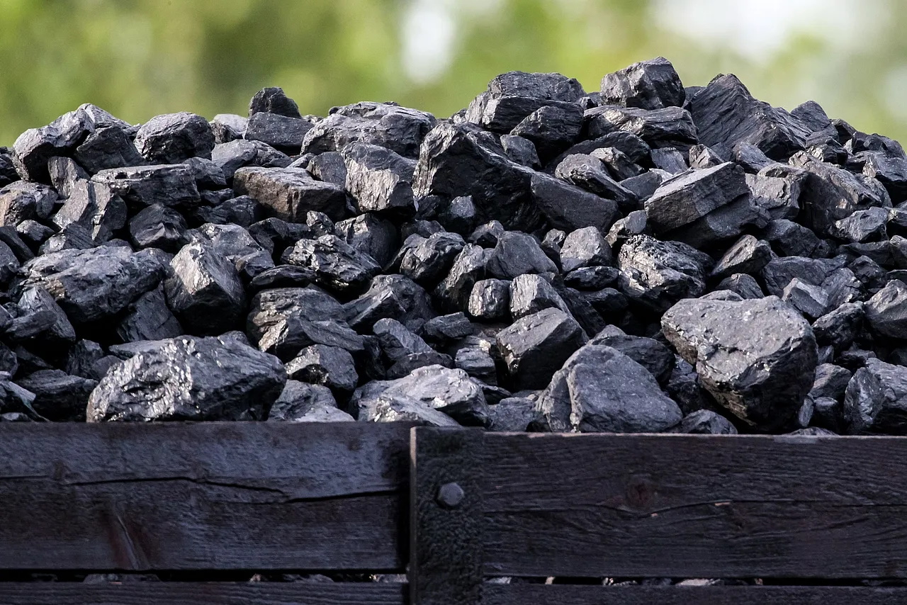 СМИ: Китай снял запрет на импорт угля из Австралии