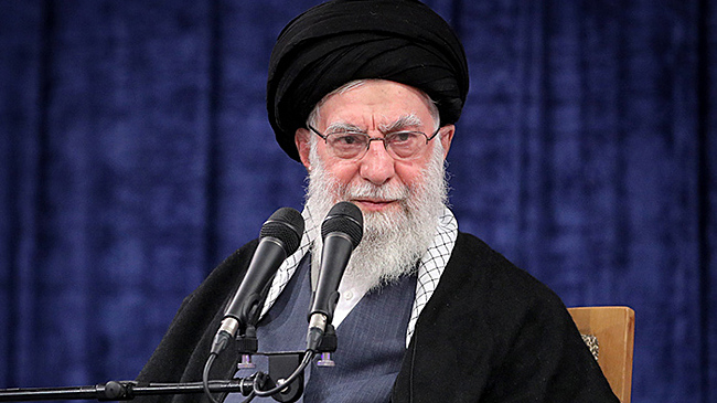 Верховный лидер Ирана обвинил Запад в обвале риала