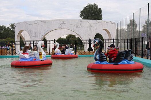 Декоративный пруд с зоной отдыха по инициативе горожан появился на месте заброшенного бассейна в парке Тавды