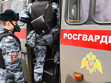 Росгвардеец вынес из огня пожилую женщину на Алтае