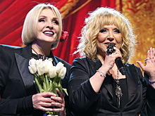 Не стерпела унижения. Пугачева отказалась фотографироваться с Вайкуле. Дружбе «бабушек» конец?