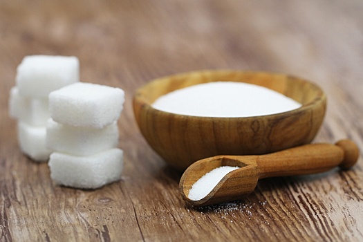 Диетолог объяснила, избыток чего губит здоровье - соли или сахара