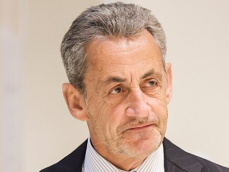 Point: экс-президент Франции Саркози боится есть тюремную еду и питается йогуртами