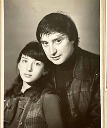 Красавец: молодой Вениамин Смехов с дочкой (фото из архива)