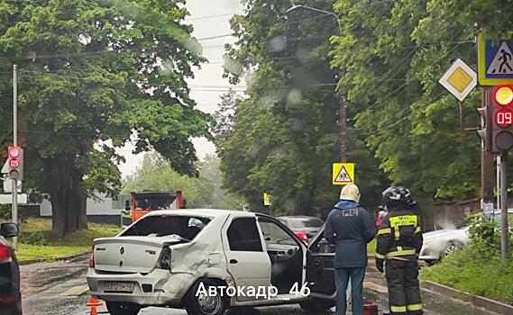В Курске в ДТП на Большевиков пострадал водитель «Рено Логан»