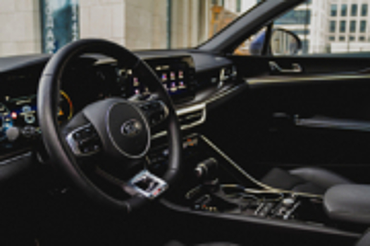 Для россиян стала доступна модернизированная KIA K5 2022 модельного года