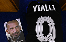 Игроки «Челси» в память о Виалли вышли в черных футболках с его фамилией и номером на разминку перед матчем с «Пэлас»