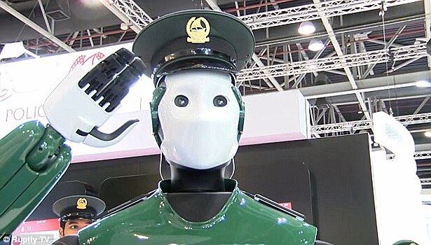 На службу в полицию Дубаи заступили "робокопы"