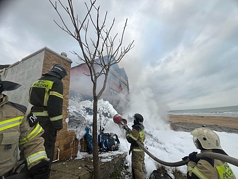 Вертолёт упал на частный дом в Дагестане. Большинство на борту погибло