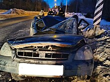 Водитель легковушки погиб, врезавшись в опору ЛЭП