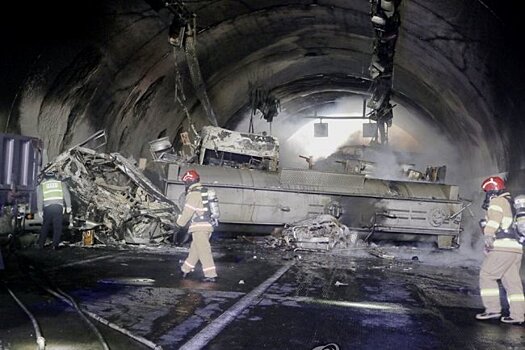 Черный лед стал причиной массовой аварии в тоннеле