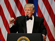 Трамп начал первый полный рабочий день с молебна