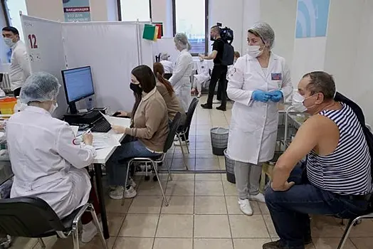 Доктор Мясников предрек новую волну коронавируса в России