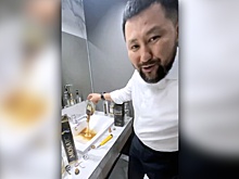 Мэр Якутска вылил весь подаренный ему алкоголь и призвал заниматься спортом