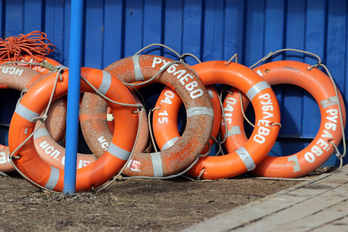 Два теплохода столкнулись на Фонтанке в Санкт-Петербурге