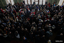 Пермяки пришли проститься с погибшими в Донбассе омоновцами. Фоторепортаж URA.RU