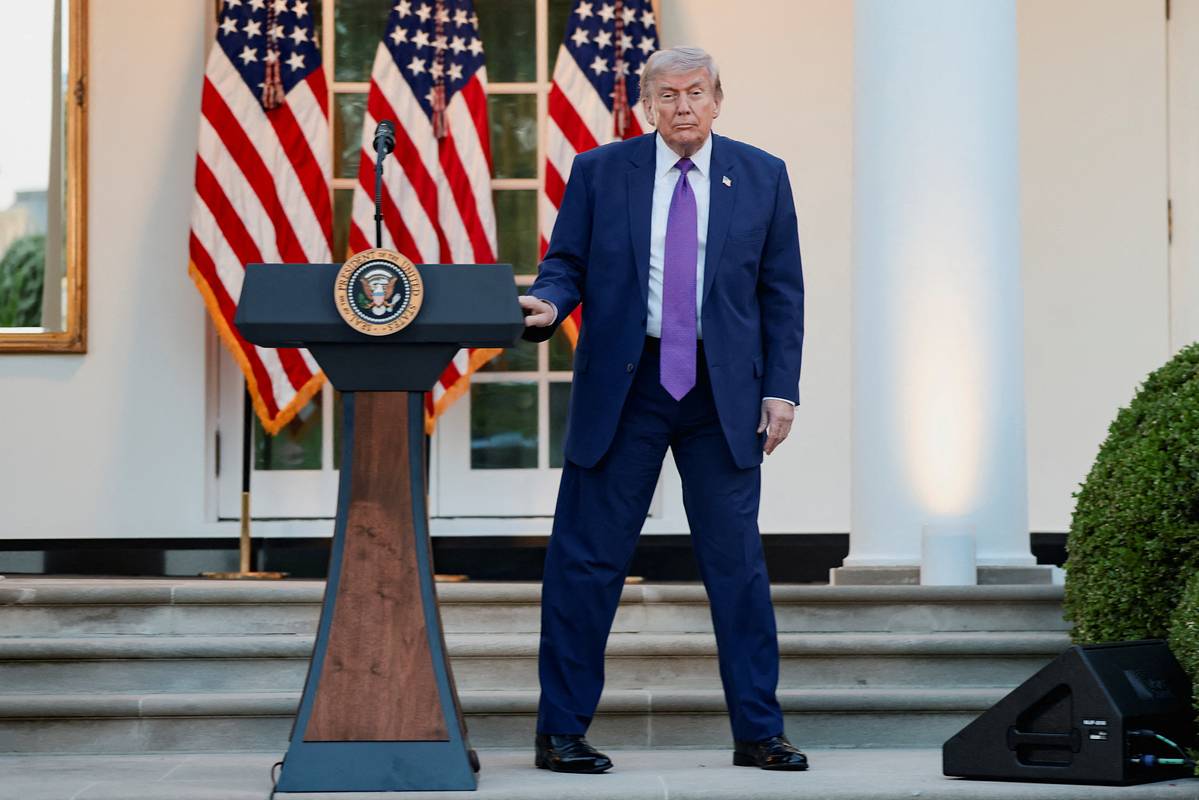 Трамп принял птицу над головой за дрон