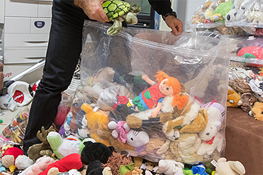 Из машины московских пенсионеров похитили детские игрушки