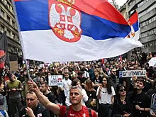 Сербы вышли на акцию протеста
