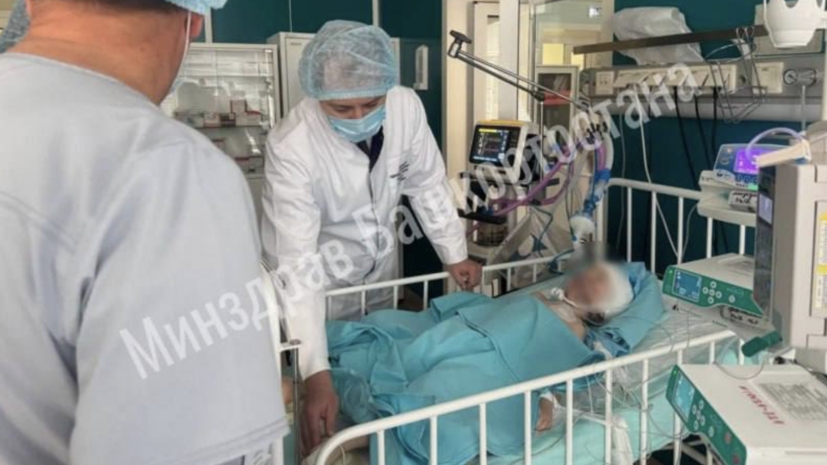 Девочка, которую отец выбросил из окна в Уфе, остаётся в тяжёлом состоянии