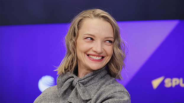 Екатерина Вилкова вышла в свет в белом платье