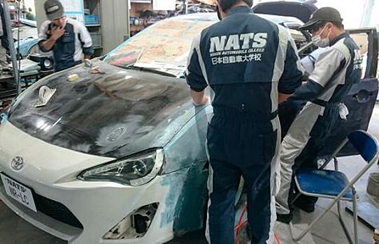 Японские студенты превратили старую Toyota Camry в гоночный GT86