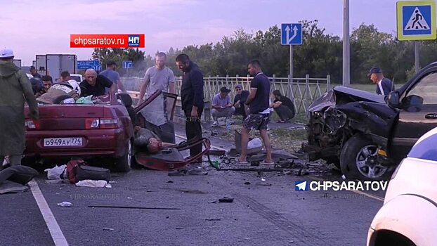 Опубликовано видео с места смертельной аварии под Саратовом