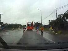 Экстремал лишился мотоцикла после лобового столкновения с автобусом